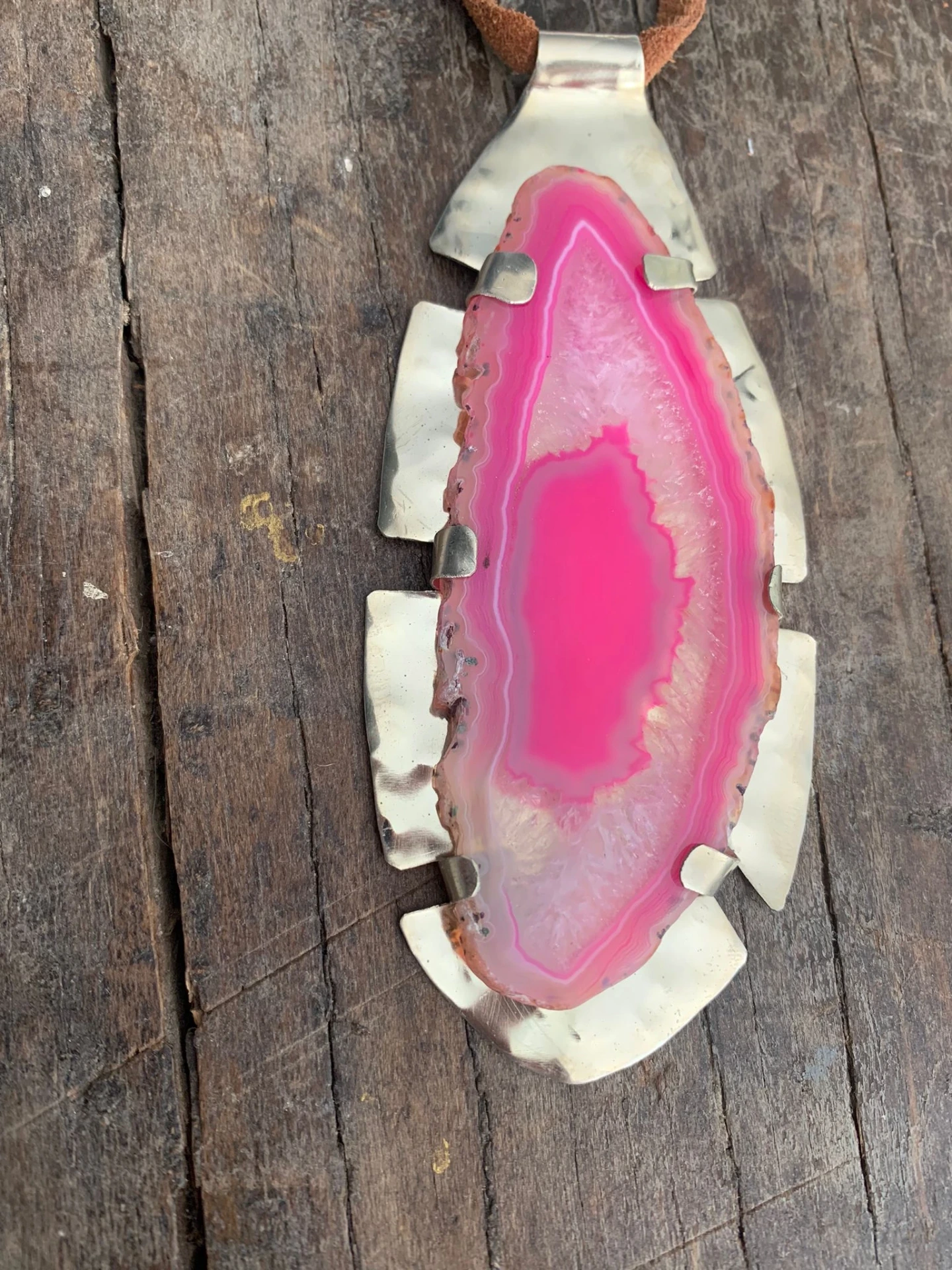 Collar de Ágata Fucsia y Blanco