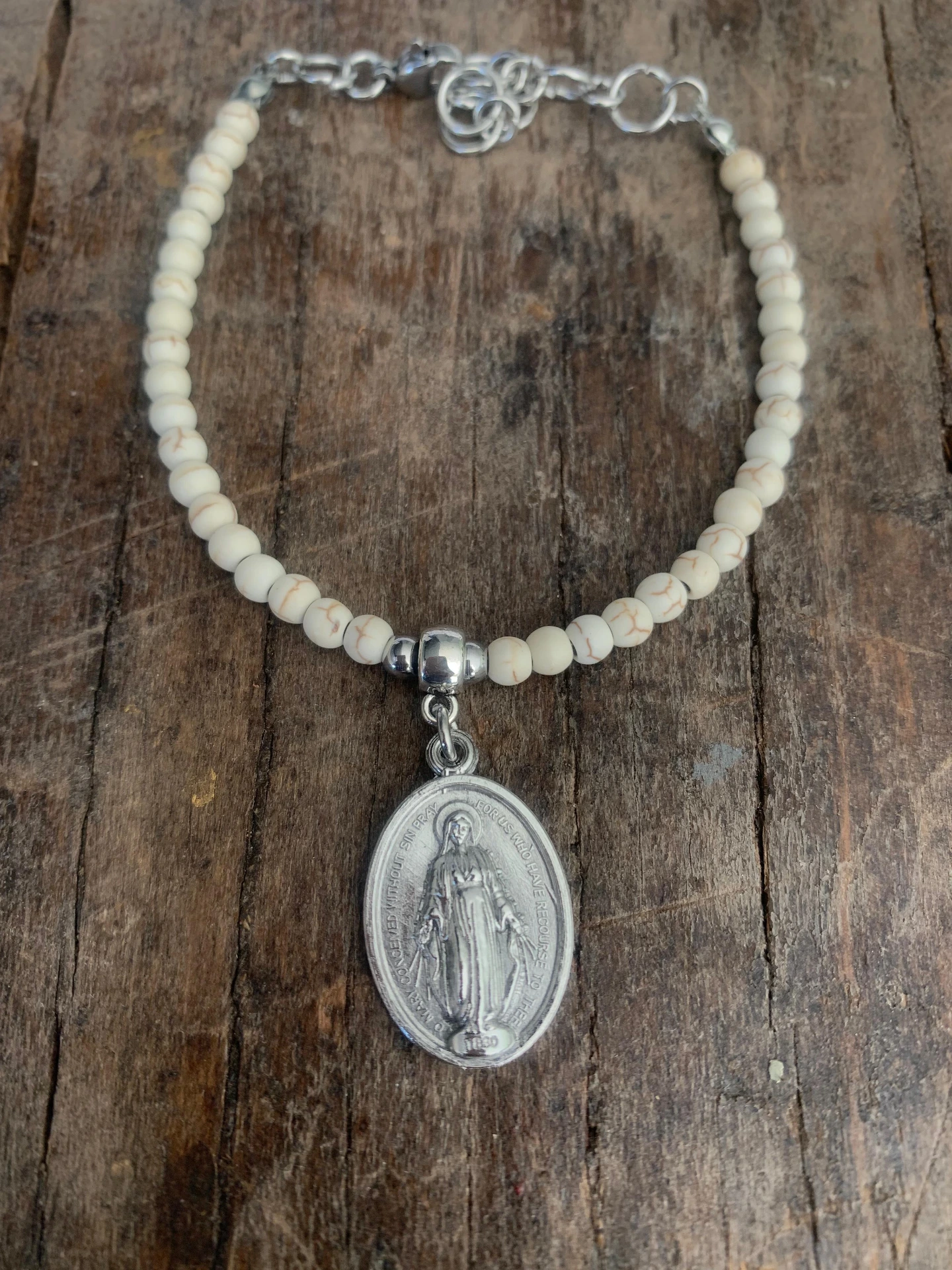 Pulsera de Piedra Reconstruida con Medalla Milagrosa